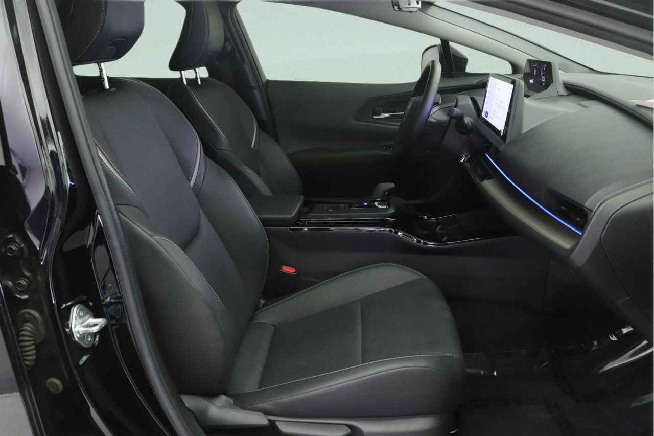 Used 2024 Toyota Prius XLE FWD image 28