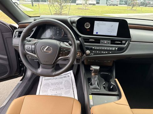 Used 2025 Lexus ES 350 w/ Premium Package FWD image 16