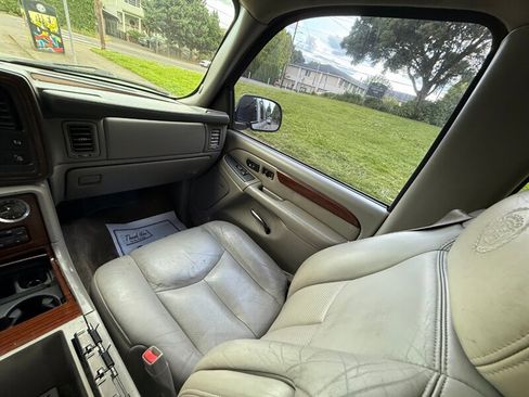 Used 2004 Cadillac Escalade AWD image 17