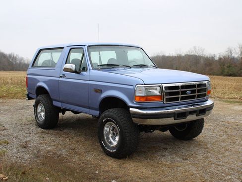 Used 1996 Ford Bronco Custom image 3
