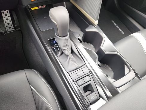 New 2026 Toyota Camry Hybrid FWD image 19