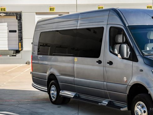 Used 2025 Mercedes-Benz Sprinter 3500 image 21