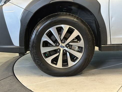 Used 2025 Subaru Outback Premium AWD/4WD image 25