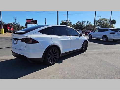 Used 2022 Tesla Model X image 32