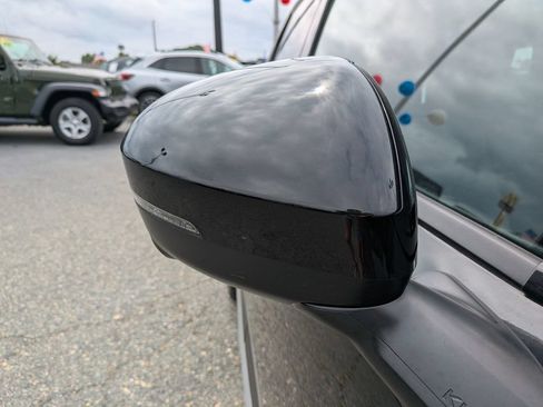 Used 2025 Nissan Kicks SR AWD/4WD image 13