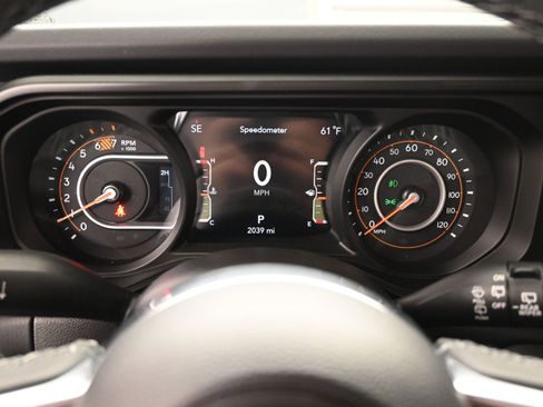 Used 2025 Jeep Wrangler Sahara image 17