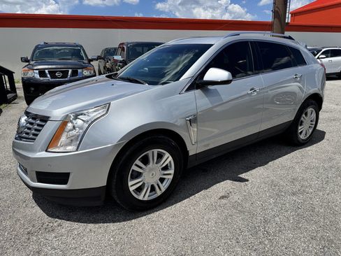 Used 2016 Cadillac SRX Luxury image 2