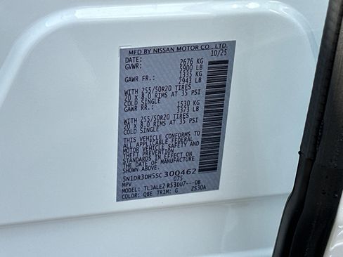 New 2025 Nissan Pathfinder Platinum image 38