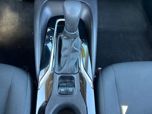 Used 2022 Toyota Corolla LE image 23