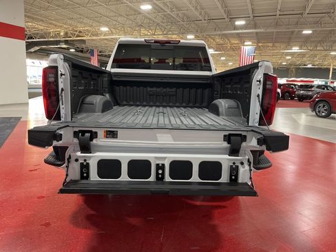 New 2026 GMC Sierra 3500 Denali w/ Denali Reserve Package AWD/4WD image 6