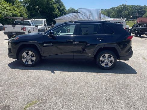 Used 2024 Toyota RAV4 XLE AWD/4WD image 10