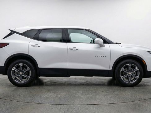 Used 2025 Chevrolet Blazer LT FWD image 11