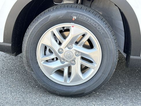 New 2026 Hyundai Venue SE FWD image 12
