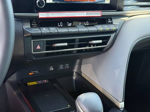 Used 2026 Toyota Camry SE w/ Convenience Package FWD image 23