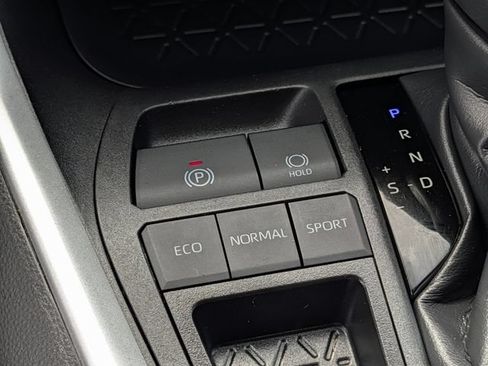 Used 2025 Toyota RAV4 XLE w/ Convenience Package FWD image 16