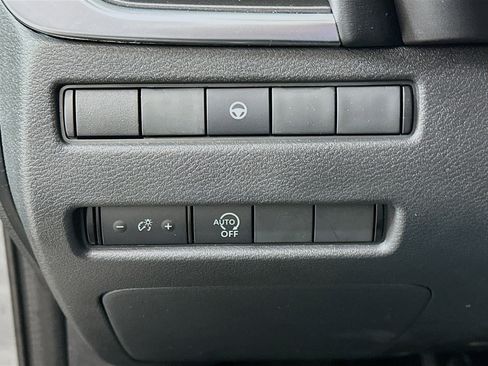 Used 2023 Nissan Rogue SV AWD/4WD image 16