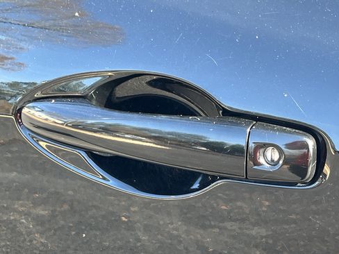 Used 2021 Nissan Versa SV image 26