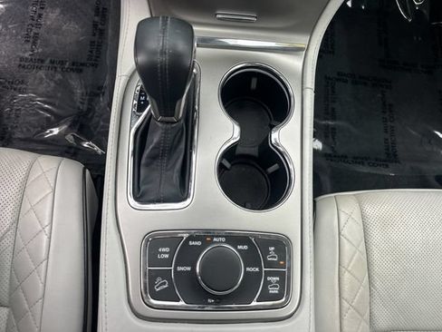 Used 2017 Jeep Grand Cherokee Summit AWD/4WD image 26