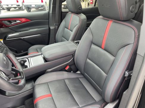 Used 2025 Chevrolet Traverse RS w/ LPO, Floor Liner Package AWD/4WD image 28