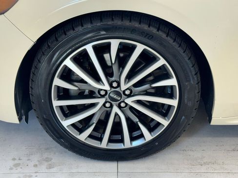 Used 2018 Lincoln Continental Select FWD image 39