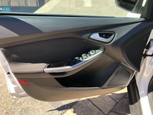 Used 2013 Ford Focus Titanium w/ Titanium Handling Pkg FWD image 14