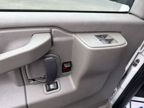 Used 2017 Chevrolet Express 3500 LT w/ LT Preferred Equipment Group image 17