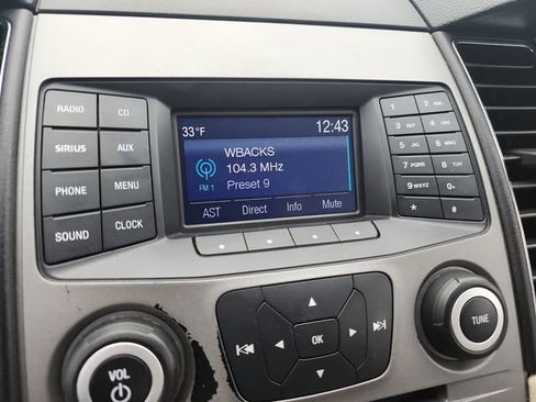 Used 2016 Ford Taurus SE image 6