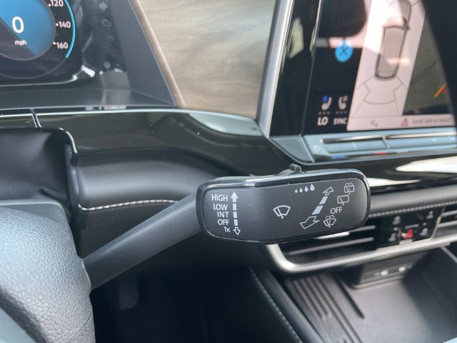 Used 2025 Volkswagen Atlas SE AWD/4WD image 32