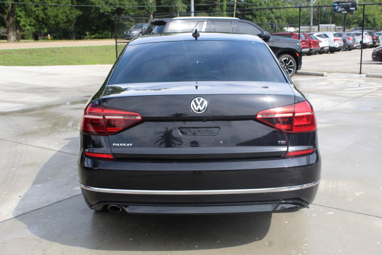 Used 2017 Volkswagen Passat 1.8T R-Line FWD image 9