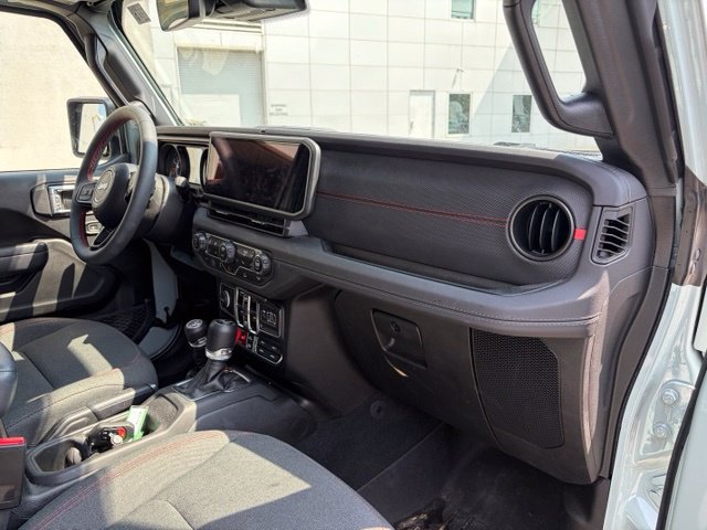 Used 2024 Jeep Wrangler Unlimited Rubicon w/ Technology Group AWD/4WD image 33
