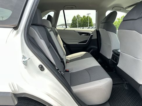 Used 2022 Toyota RAV4 XLE FWD image 19