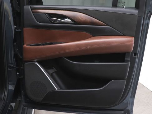 Used 2019 Cadillac Escalade ESV Premium Luxury image 18