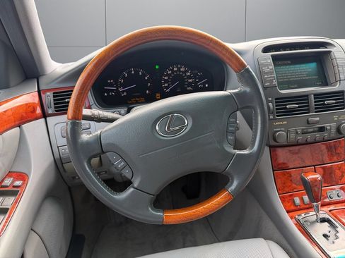 Used 2005 Lexus LS 430 RWD image 8