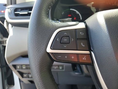 Used 2023 Toyota Sienna XLE image 17