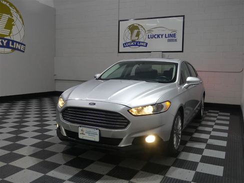 Used 2016 Ford Fusion Titanium AWD/4WD image 4