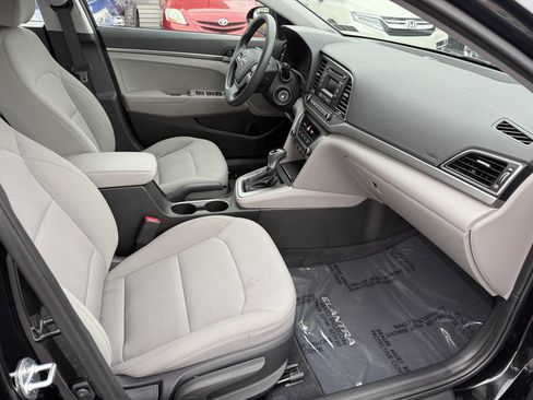 Used 2018 Hyundai Elantra SE image 9