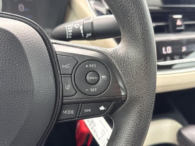 Used 2020 Toyota Corolla LE FWD image 25