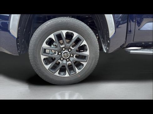 Used 2024 Toyota Tundra Limited AWD/4WD image 28