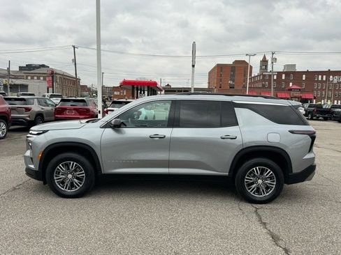Certified 2025 Chevrolet Traverse LT image 2