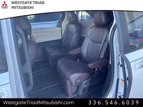 Used 2022 Toyota Sienna Platinum image 8