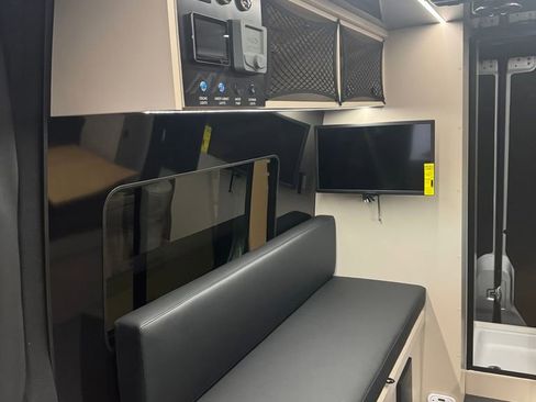 Used 2025 Mercedes-Benz Sprinter 2500 image 13