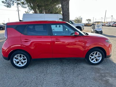 Used 2024 Kia Soul LX w/ Option Group 015 FWD image 3