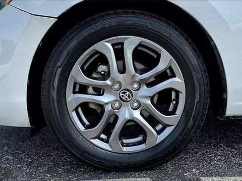 Used 2020 Toyota Yaris LE FWD image 9