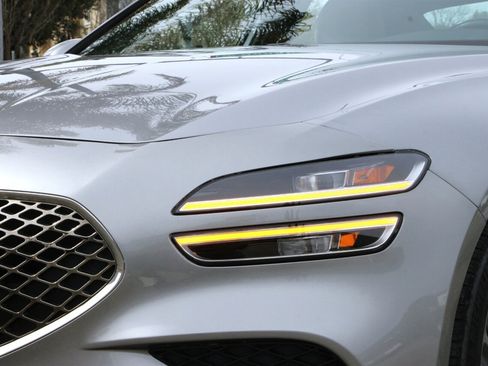 Used 2022 Genesis G70 2.0T image 9