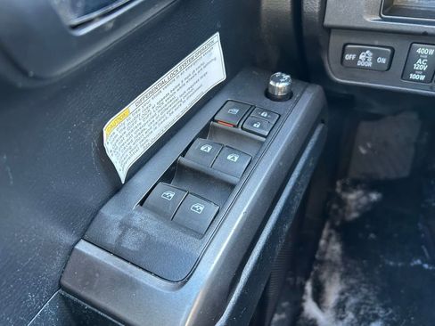 Used 2018 Toyota Tacoma TRD Off-Road image 21