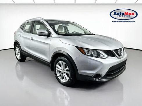 Used 2018 Nissan Rogue Sport SV w/ SV Technology Package AWD/4WD image 1