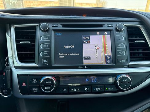 Used 2014 Toyota Highlander Limited image 22