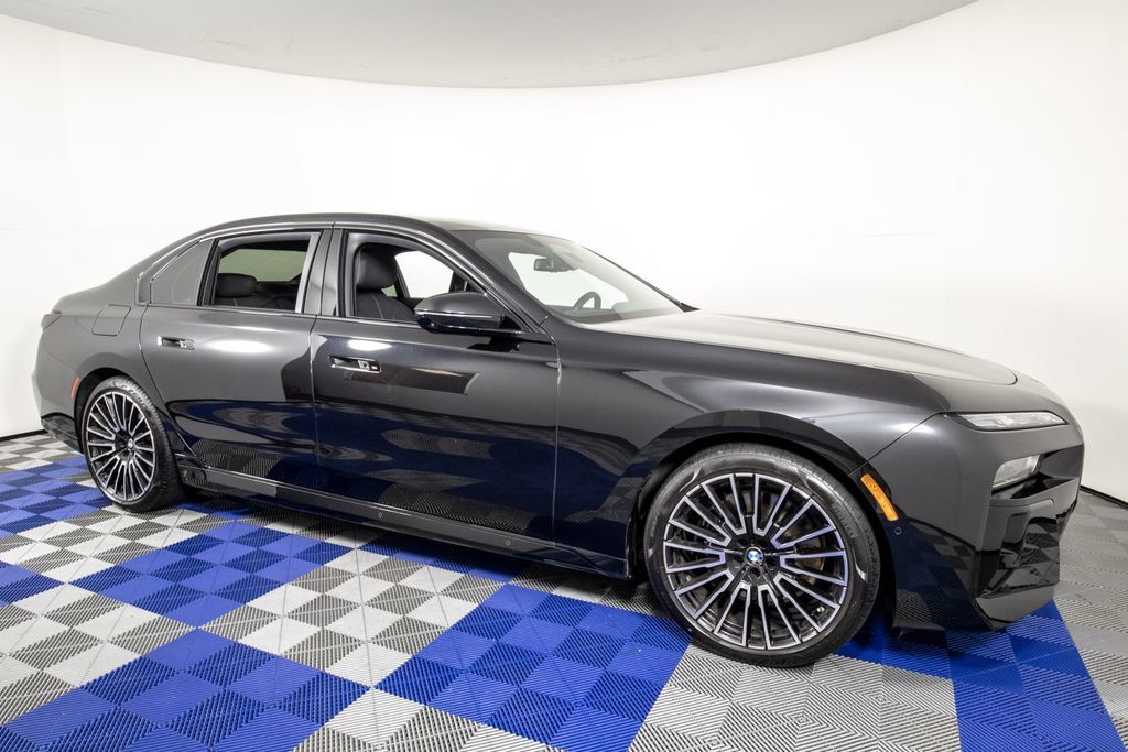 Used 2025 BMW 760i xDrive w/ Executive Package AWD/4WD image 3
