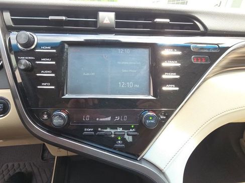 Used 2018 Toyota Camry XLE FWD image 15