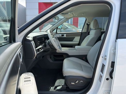Used 2025 Hyundai Santa Fe SEL FWD image 12